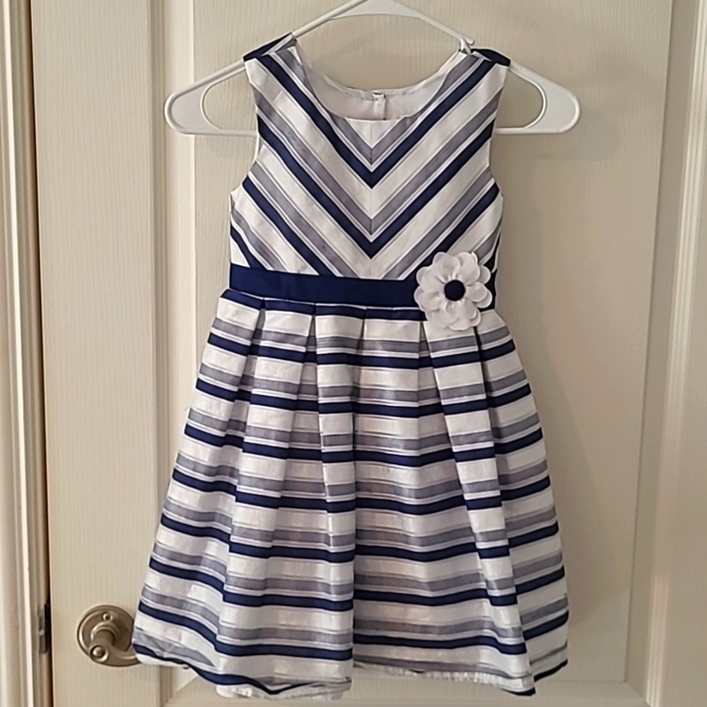 Girl Size 5 Shiny beautiful Party dress